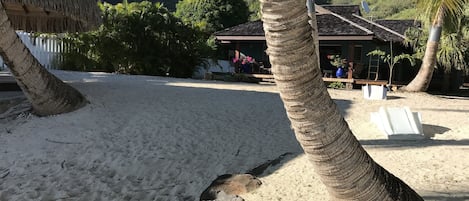 The beach and the access to the lagoon