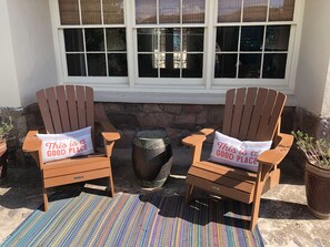 Front patio, completely private