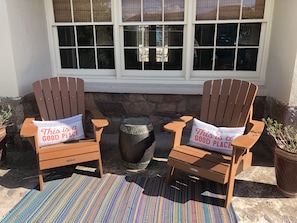 Front patio, completely private