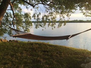 Swing in the hammock.