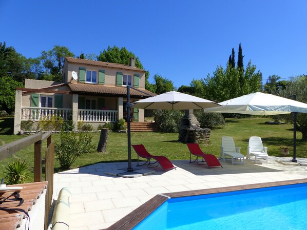 La villa de vos vacances,ciel bleu,soleil,calme , tranquilité, un vrai   paradis