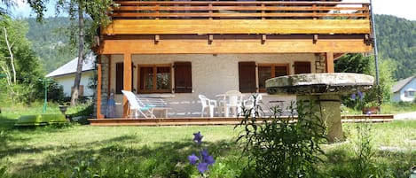 Terrasse et appartement au rez-de-chaussée 