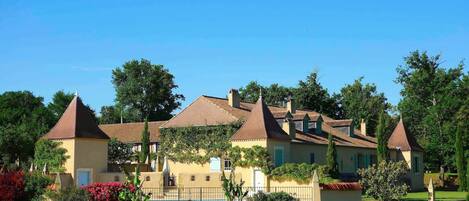 Maison Manechal, 5★ with a private pool near Marciac International Jazz Festival