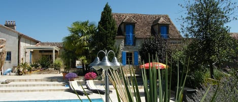 vue du jardin vers le gîte