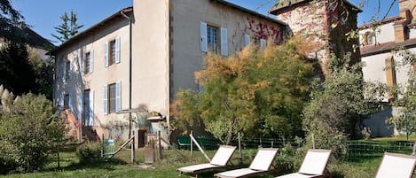 Parc de 5000m2 arbore avec piscine 6m x 6m