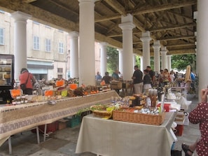 Market at the foot of the apartment