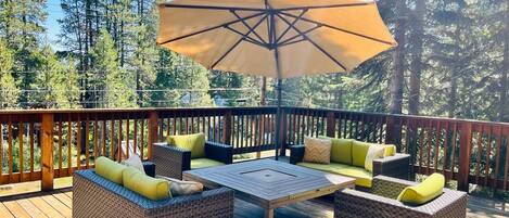 Front tree top deck lounge