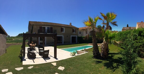 La maison et sa piscine privée