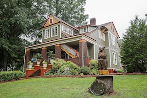 Front of the Bear House. As seen on HGTV's House Hunter's show.