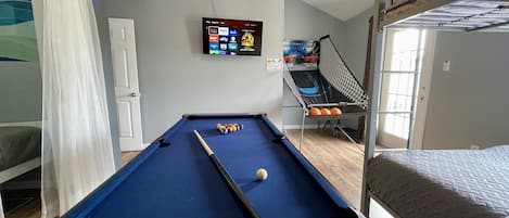 Fun GAME ROOM with 3 beds in 1 room.