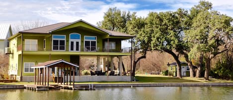 Gorgeous Lake Views, Huge Covered Patios, Waterfront on Quiet Cove, Boat Lift