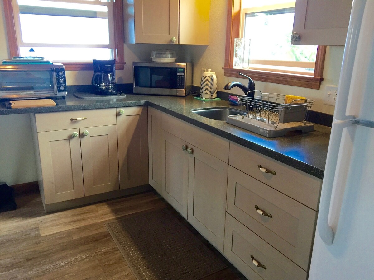 Holualoa Studio Cottage – GIANT OCEAN VIEW! Cool, private, near town