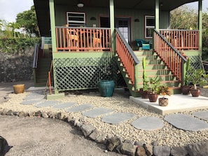 Front of cottage with large front lanai