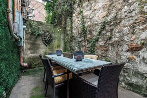 Wine grotto