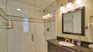 King en-Suite bathroom with Subway tie shower