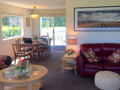 Spacious Skagit Valley Guest House With Stunning Views Of Mount Baker.