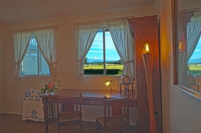 Spacious Skagit Valley Guest House With Stunning Views Of Mount Baker.