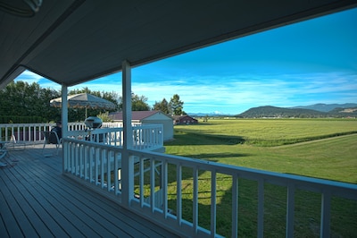 Spacious Skagit Valley Guest House With Stunning Views Of Mount Baker.