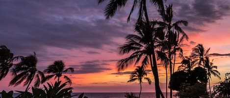 magnificent sunsets from Hale Lanui