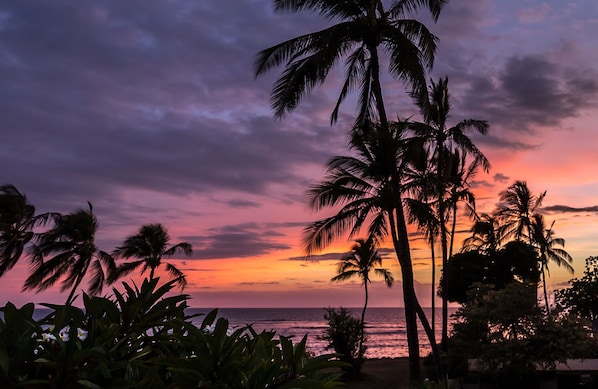 magnificent sunsets from Hale Lanui