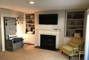 MORE LIVING ROOM WITH 50" FLAT SCREEN