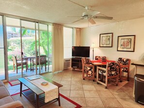 Comfortable living space that opens to the lanai. TV, Bluetooth Speaker & Wi-fi.