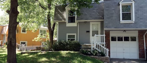 Beautiful and cozy house in the heart of Overland Park