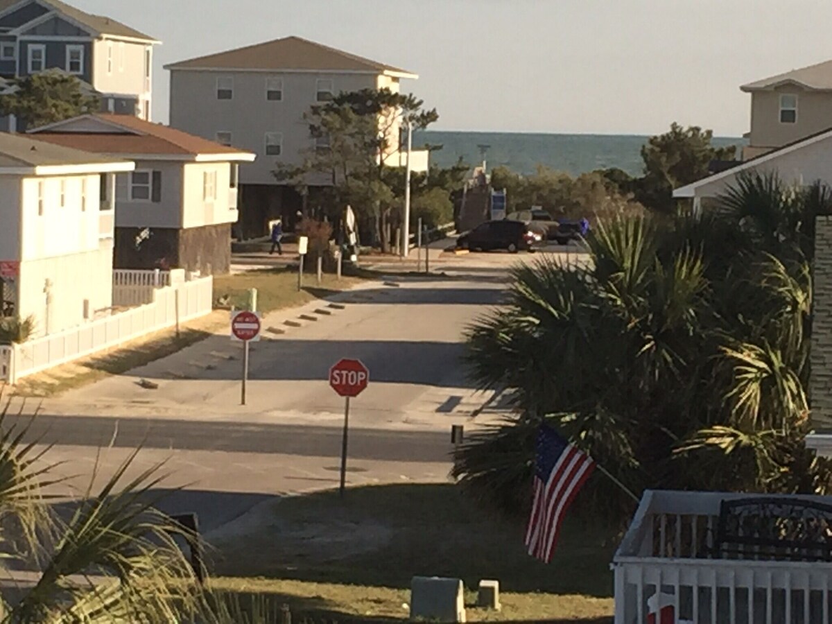 Canal House 2 short blocks to the beach with beach access!