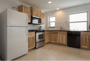 Recently remodeled, well equipped kitchen