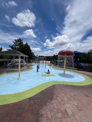 Splash zone (next to the pool) for the little ones of the family.