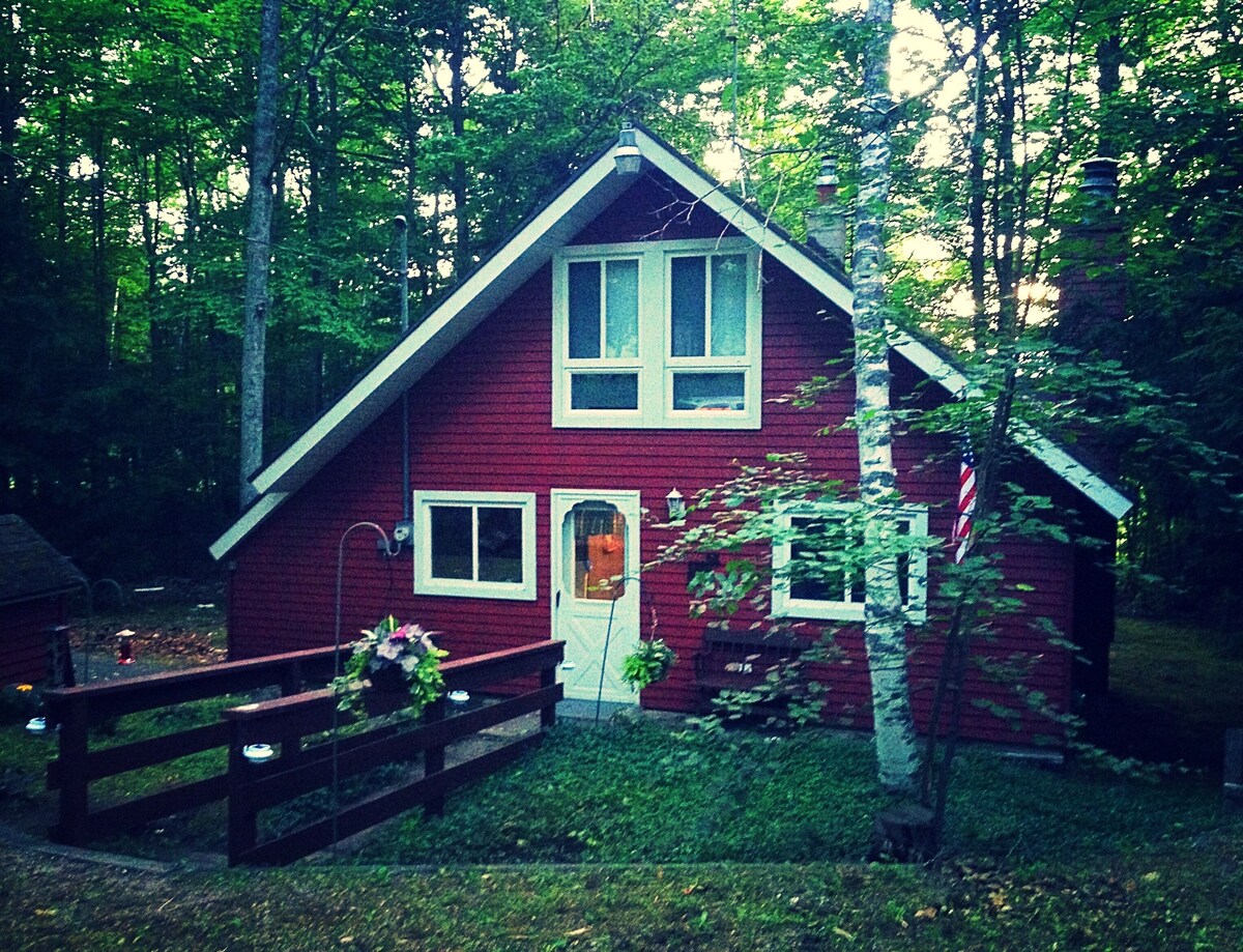 Enjoy your vacation at peaceful Lakefront Chalet!