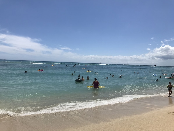 WAIKIKI BEACH IS LESS THAN A 10 MINUTE WALK! WE HAVE BOOGIE BOARDS! CHAIRS EQUIP