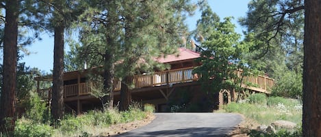 Your Mountain View Log Cabin Retreat is waiting!!