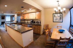 Kitchen/Dining