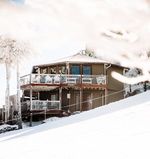 The TRUE ski-in ski-out home. No walking at this cabin! The only way!