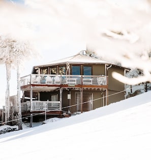 The TRUE ski-in ski-out home. No walking at this cabin! The only way!