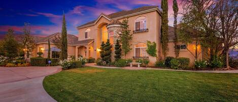 Custom Comfortable Luxury Villa in Luxury Estate Best of Temecula Wine Country