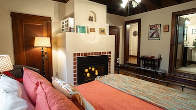 Suite in Historic Downtown Home - 4 Blocks from Capitol