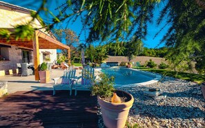 Heated swimming pool (April to October) - SPA - Large terrace with 1 shaded area