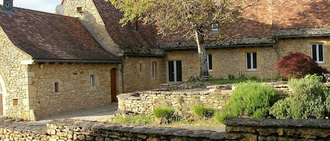 Maison typique du PERIGORD, intégralement rénovée.