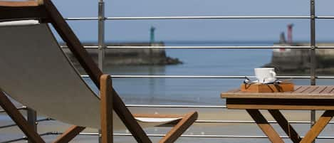 Terrasse vue mer, unique sur le quai