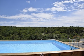 la vue de la piscine