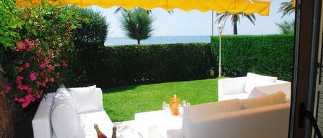 Luxueux 150m2 avec jardin au bord de mer et stationement à Sitges.