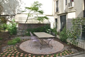 Terrasse à l'usage des locataires, face à la cuisine.