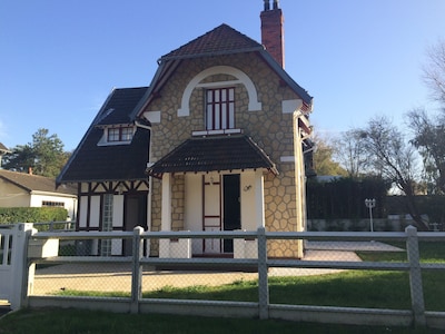 Maison normande, entièrement rénovée, bord de mer avec jardin, terrasses, wifi