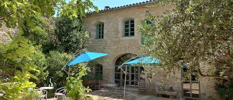 Grande maison,terrasse.