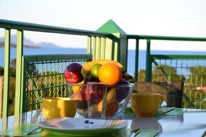 Having lunch on the terrasse