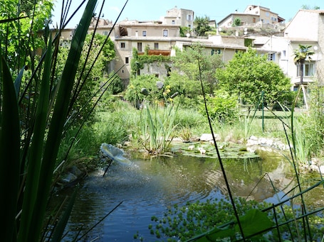 le gite vu du fond du jardin