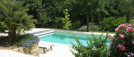 La piscine vue de la chambre