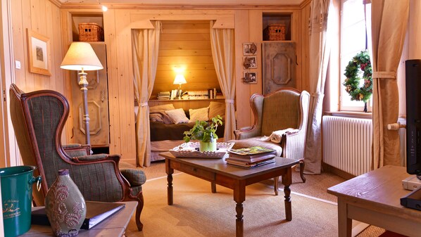 Living Room / Lounge